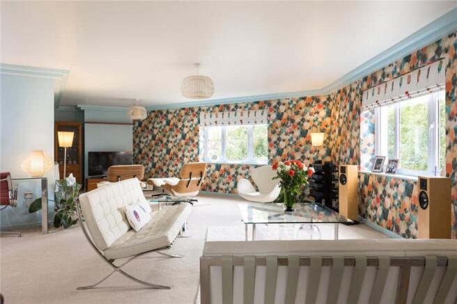 2 bed Apartment for sale Image 4