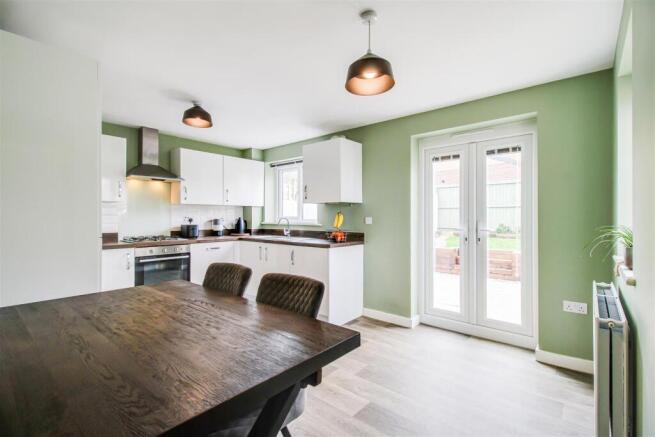 3 bed Semi-Detached for sale Image 3