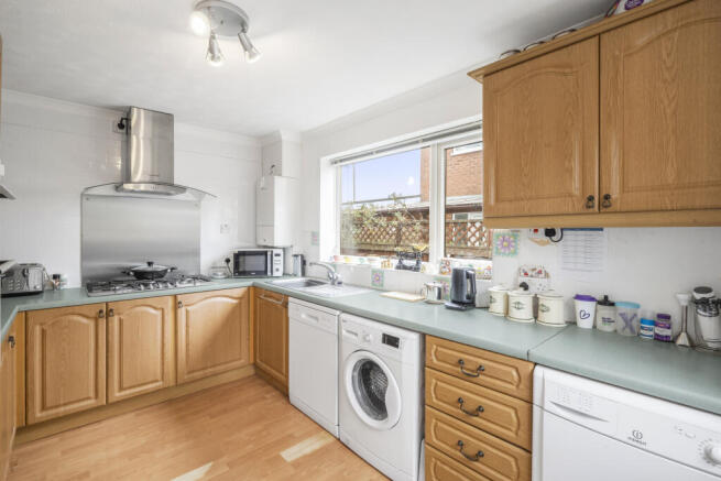 4 bed Semi-Detached Bungalow for sale Image 4
