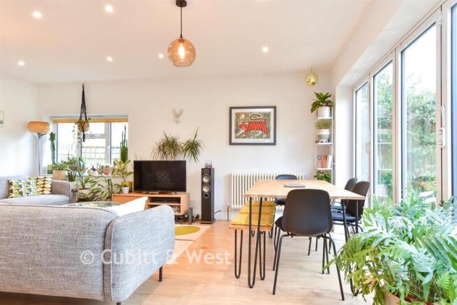Lounge/ Kitchen