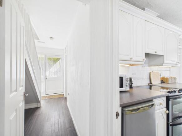 EweMove Basingstoke Estate Agents - Cleveland Clos