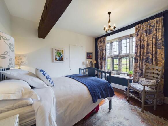 7 bed Detached for sale Image 10