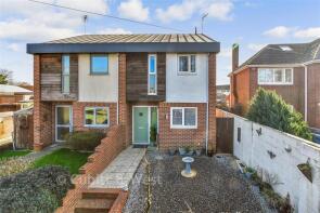 2, Grace Cottages, Staunton Road, Havant PO9 1DH