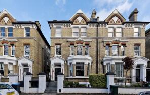 Flat 3, 8, St Andrew's Square, Surbiton KT6 4EA