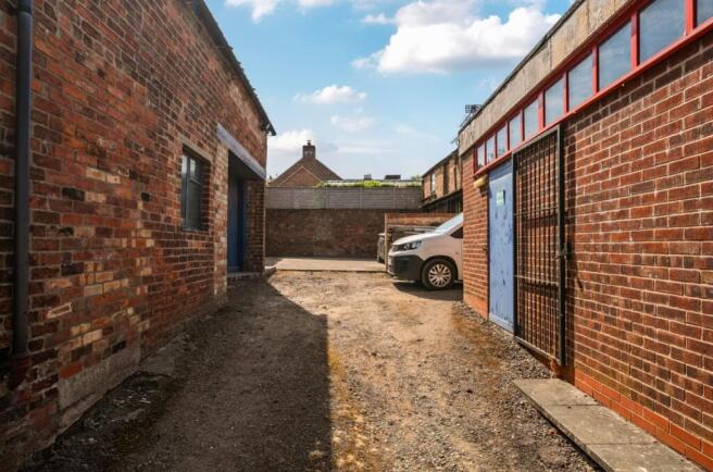 70 Upgate, Louth, LN11  photo 4