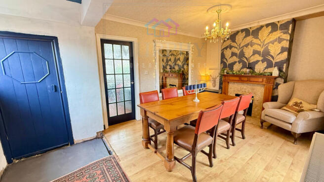 3 bed Semi-Detached for sale Image 6