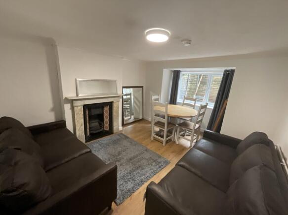 85 Hartington Road - Lounge (2)