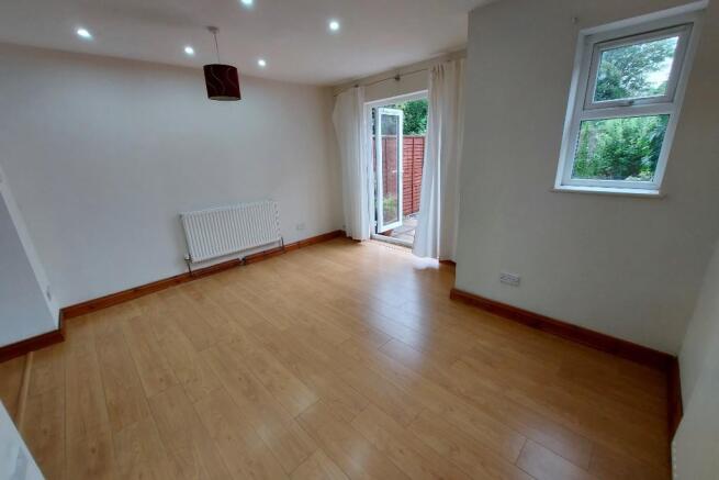 Family Room (2) 