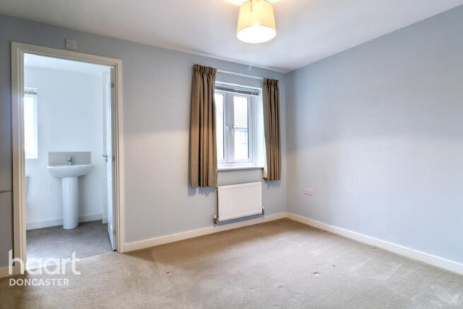 3 bed Semi-Detached for sale Image 12