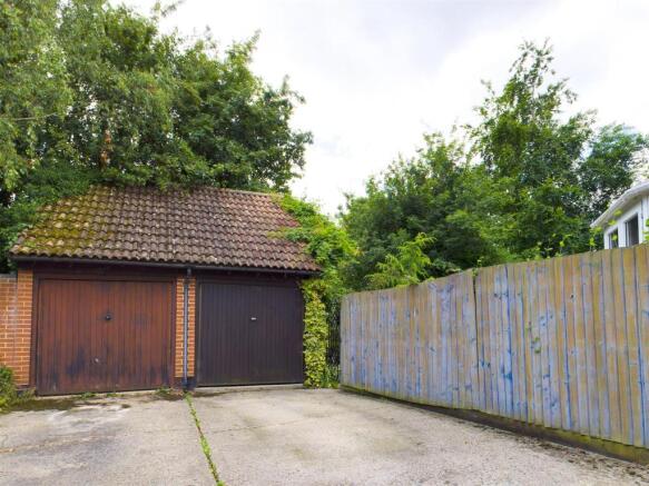 Garage/Parking