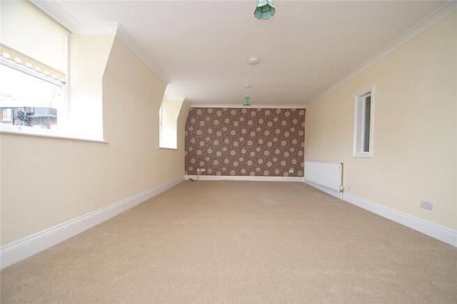 2 bed Apartment to rent Image 4