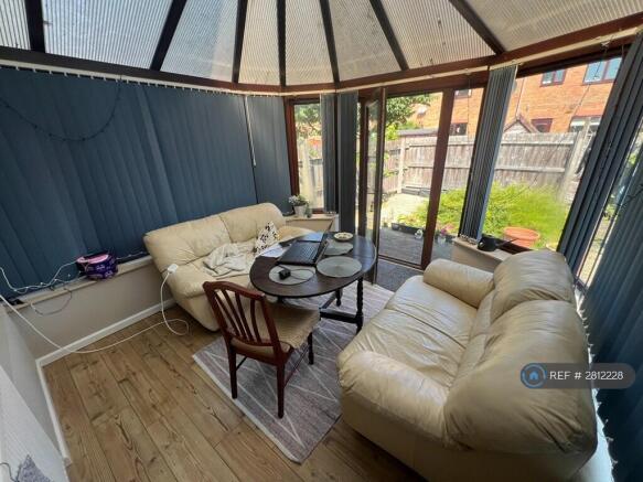 2 bed End of Terrace to rent Image 4