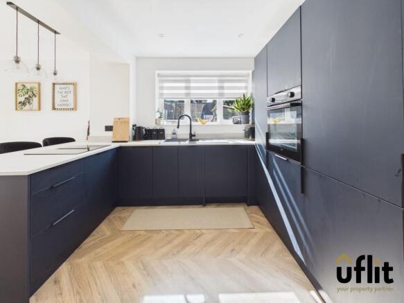 4 bed Link Detached House for sale Image 4