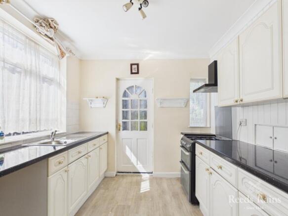 3 bed Semi-Detached to rent Image 6