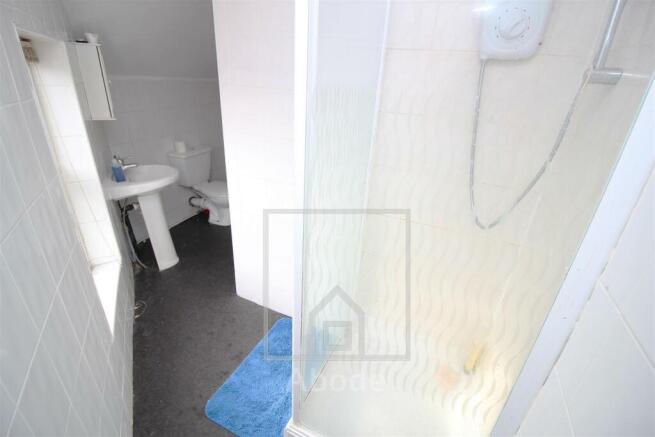 5 bed House to rent Image 6
