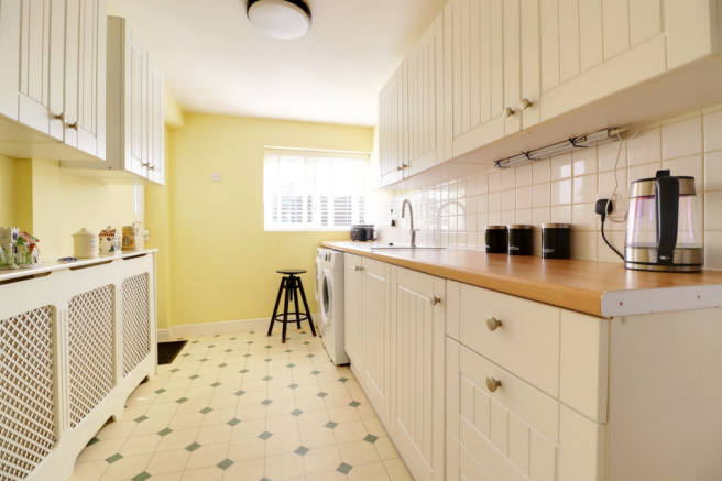 4 bed Detached for sale Image 11