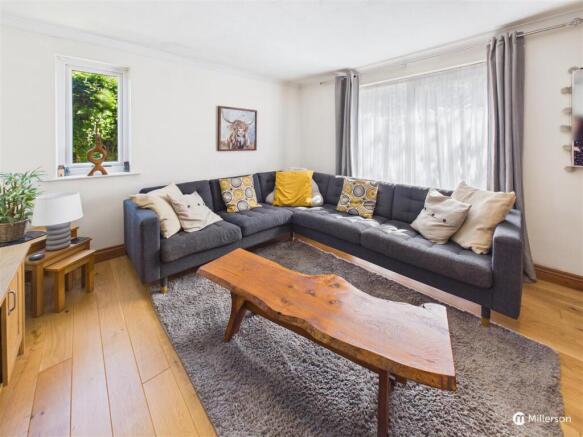 LOUNGE/DINING ROOM