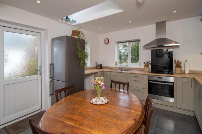 Kitchen 2.jpg