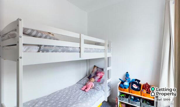 2 bed End of Terrace to rent Image 9