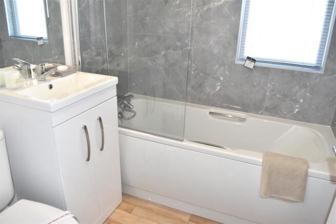 2 bed Park Home for sale Image 12