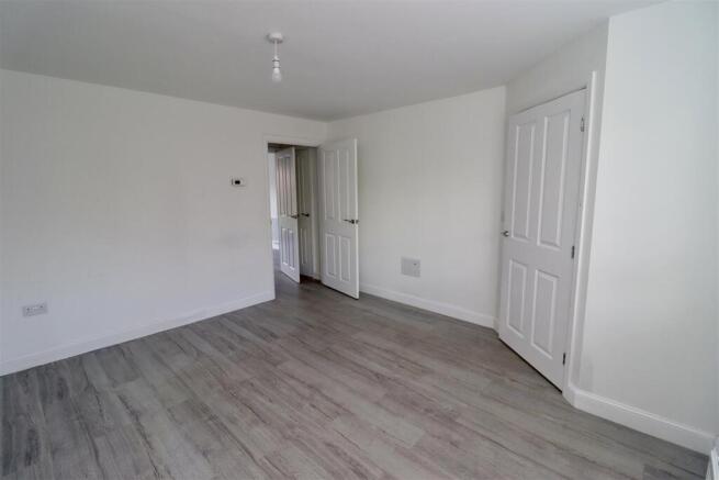 3 bed Semi-Detached for sale Image 6