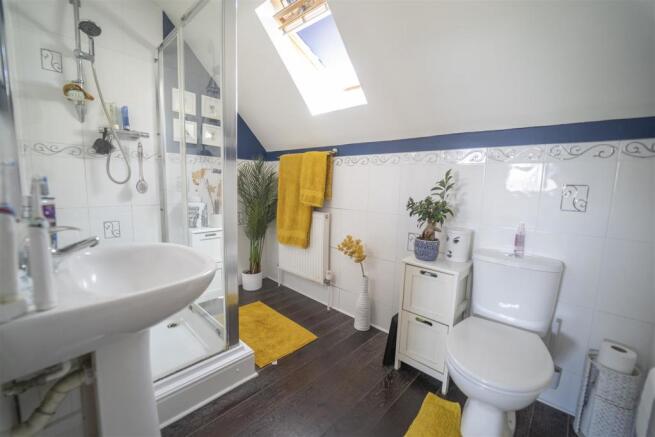 2 Claxtons Gardens_25.jpg