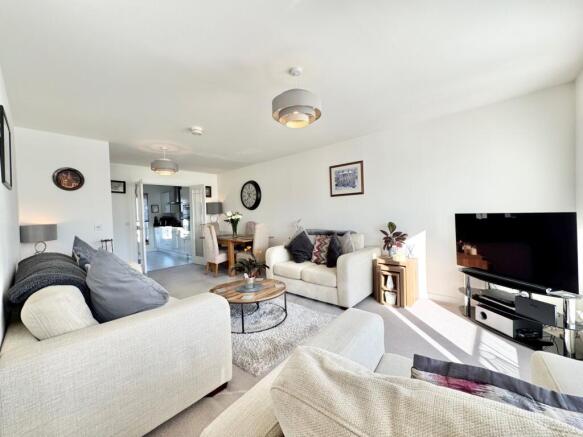 James McKechnie Avenue lounge pic