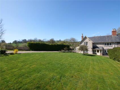 Charming Cottage on a large plot in an idyllic hamlet
