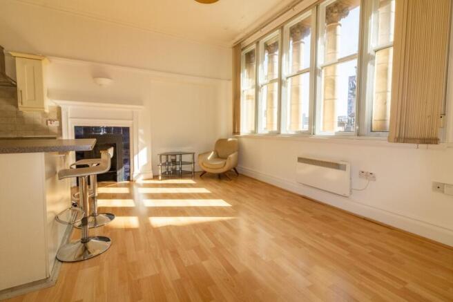 KITCHEN/LIVING ROOM