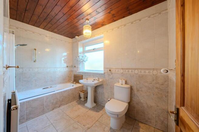 3 bed Town House for sale Image 9