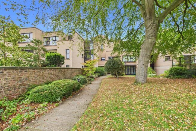 2-bed flat on Ouse Lea, Shipton Road, £260,000