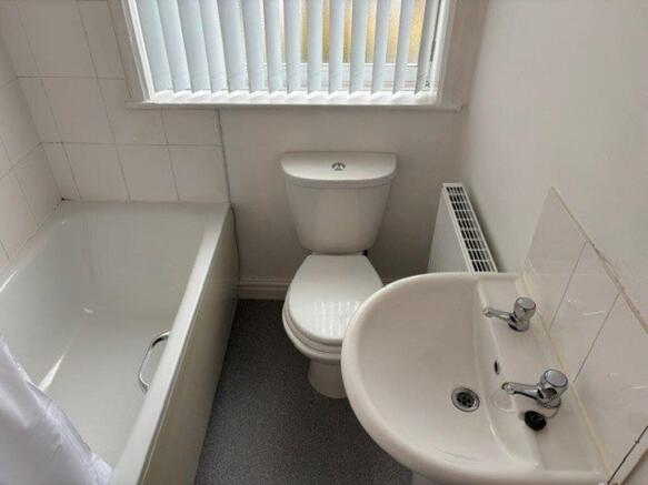 3 bed Terraced to rent Image 12