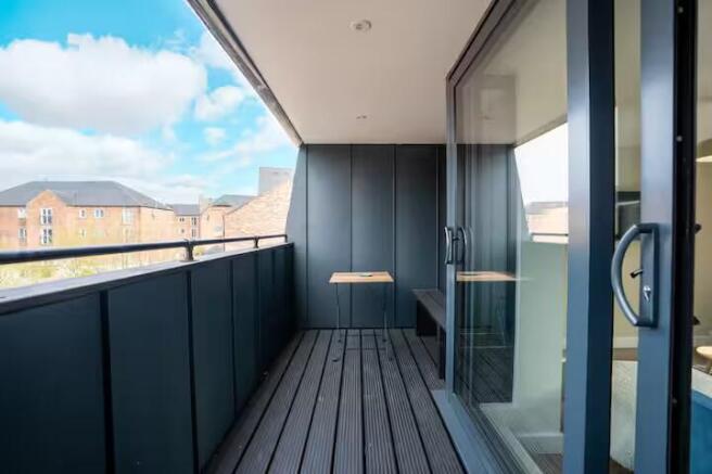 2 bed Flat to rent Image 9