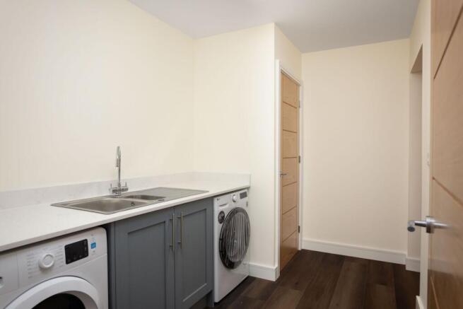 4 bed Semi-Detached for sale Image 5