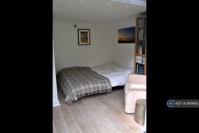 Garden Pod Bedroom - Furnished