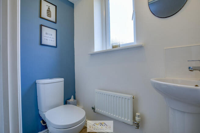 4 bed Detached for sale Image 9