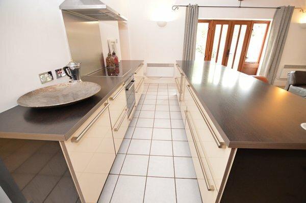 open plan living room & kitchen
