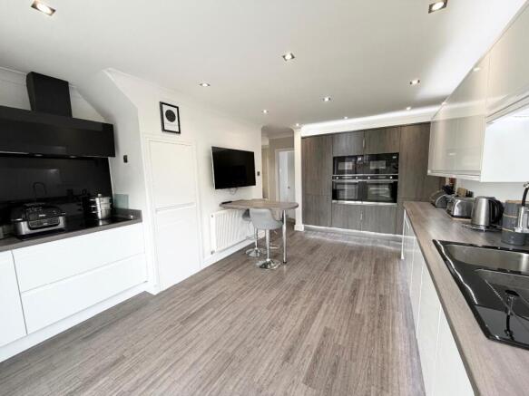 5 bed Detached Bungalow for sale Image 8