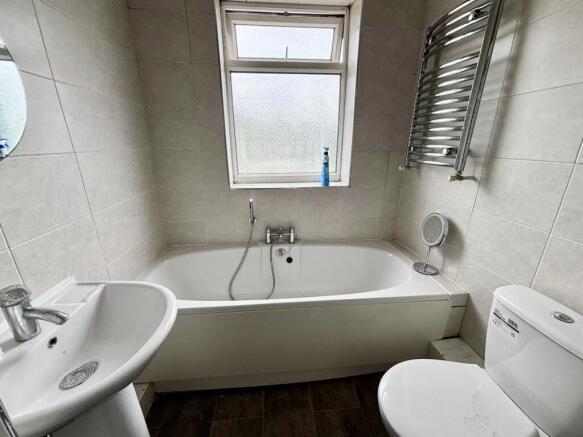 3 bed Terraced to rent Image 9