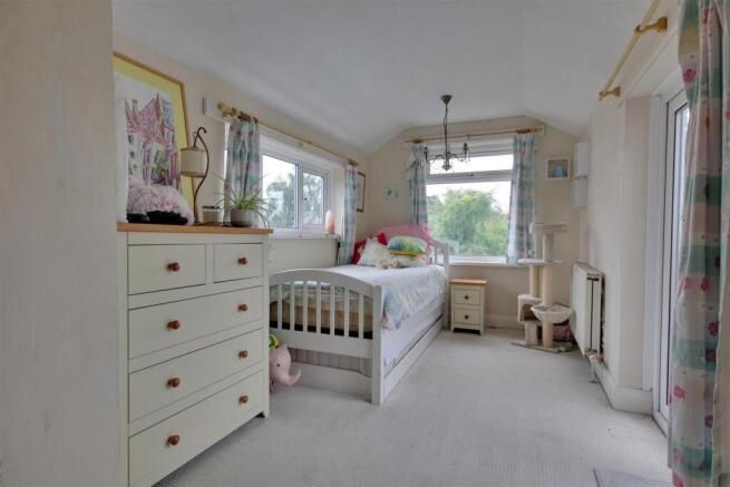 3 bed Semi-Detached for sale Image 12