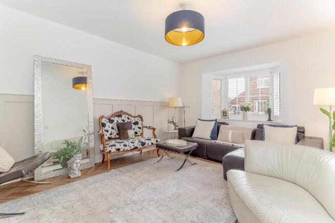 5 bed Detached for sale Image 4
