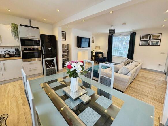 Myrtle Crescent, Forest Hall photo 5