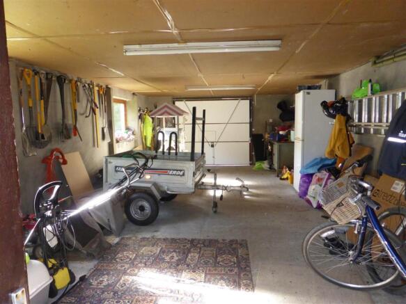 Garage/ Basement