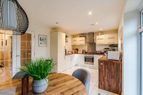 14, Amberwood Chase, Shaw Cross, Dewsbury WF12 7PZ