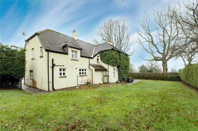 6 bed Detached for sale Image 9