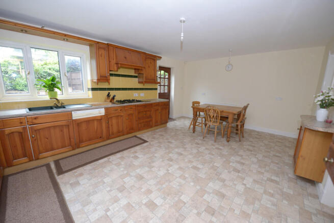 Kitchen/Breakfast...
