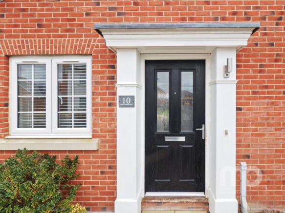 Cranes Meadow Way, Beautifully Positioned Property, Wymondham, Norfolk photo 4