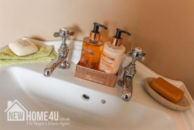 FAMILY BATHROOM: