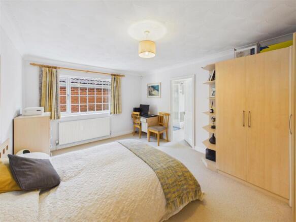 4 bed Detached for sale Image 12
