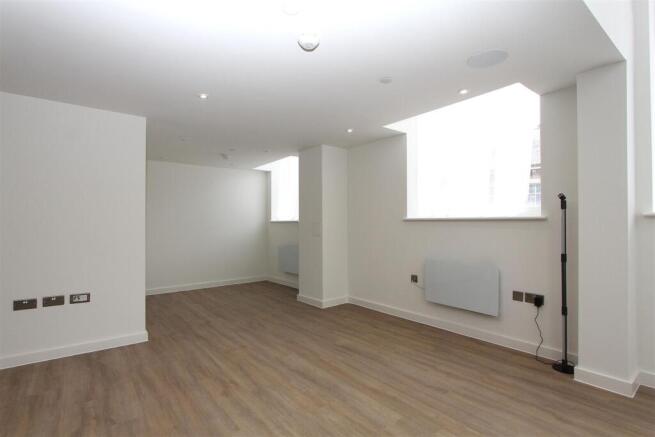 2 bed Apartment to rent Image 8